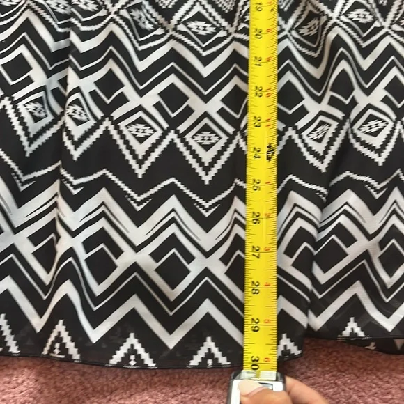 Black and White Flowy Lace Dress Size L - Picture 8 of 8